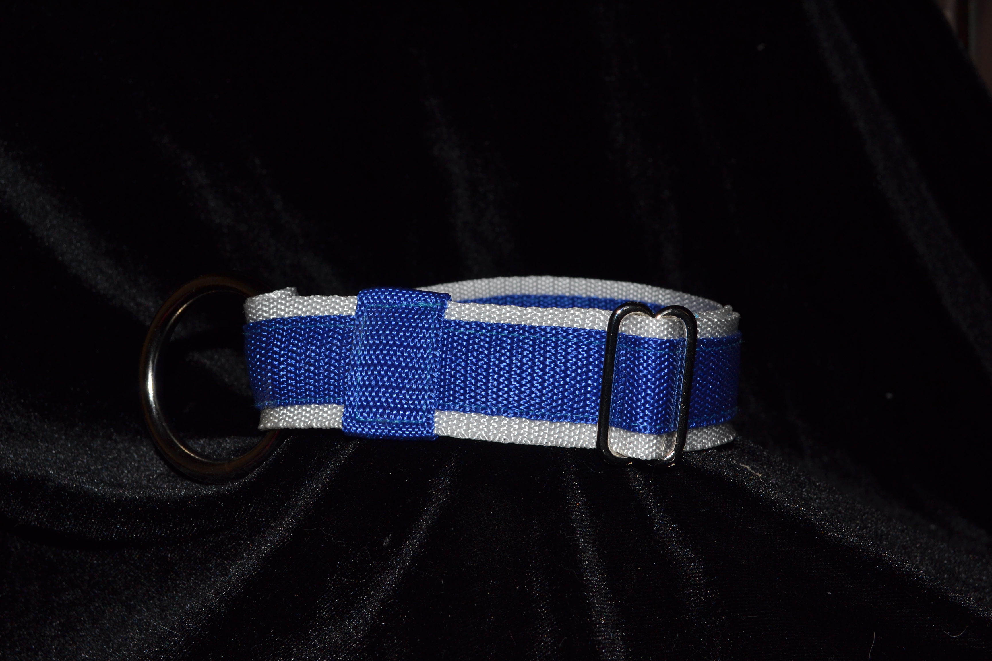 Finnish flag collar