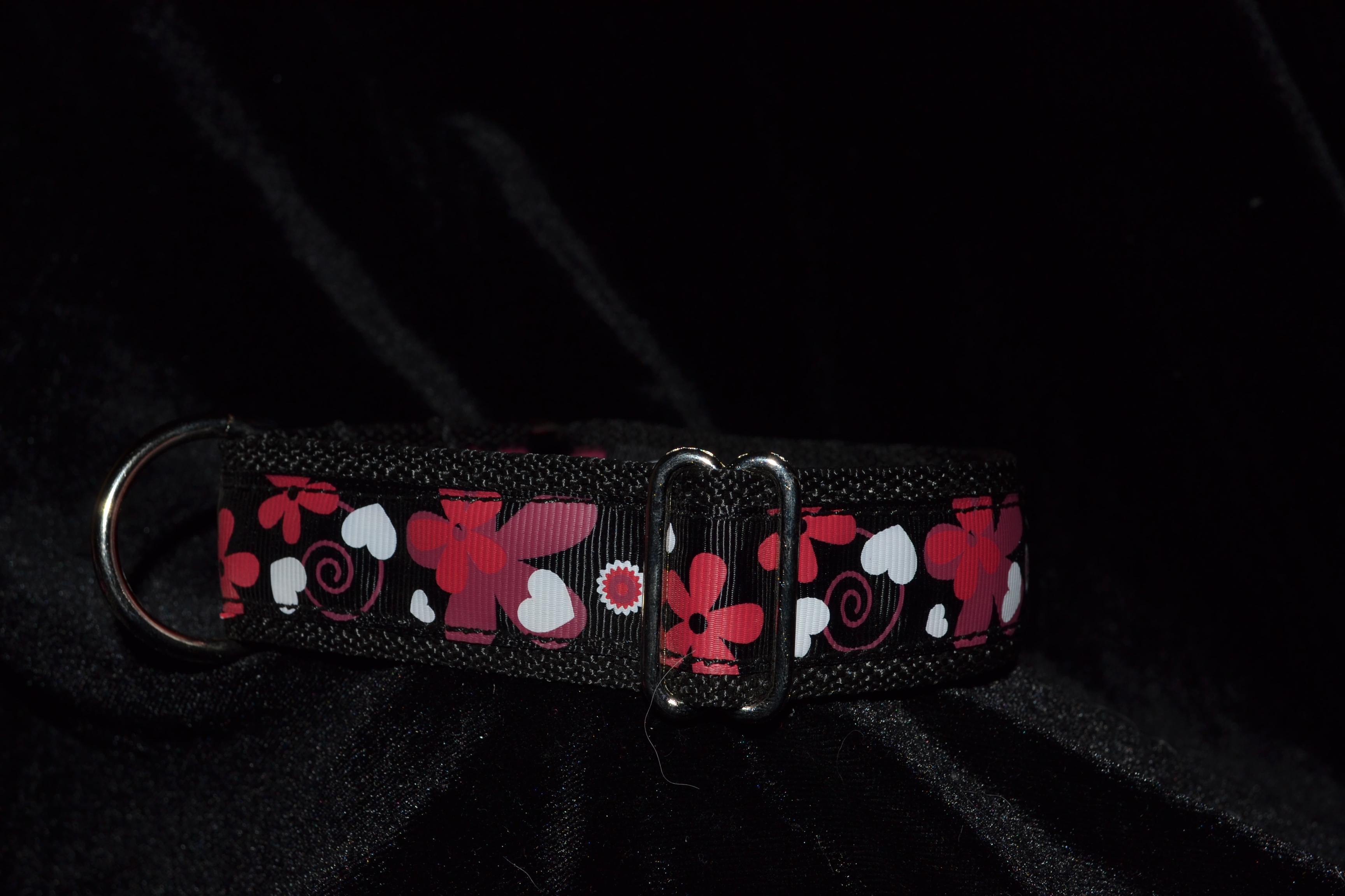 Black collar with flowers