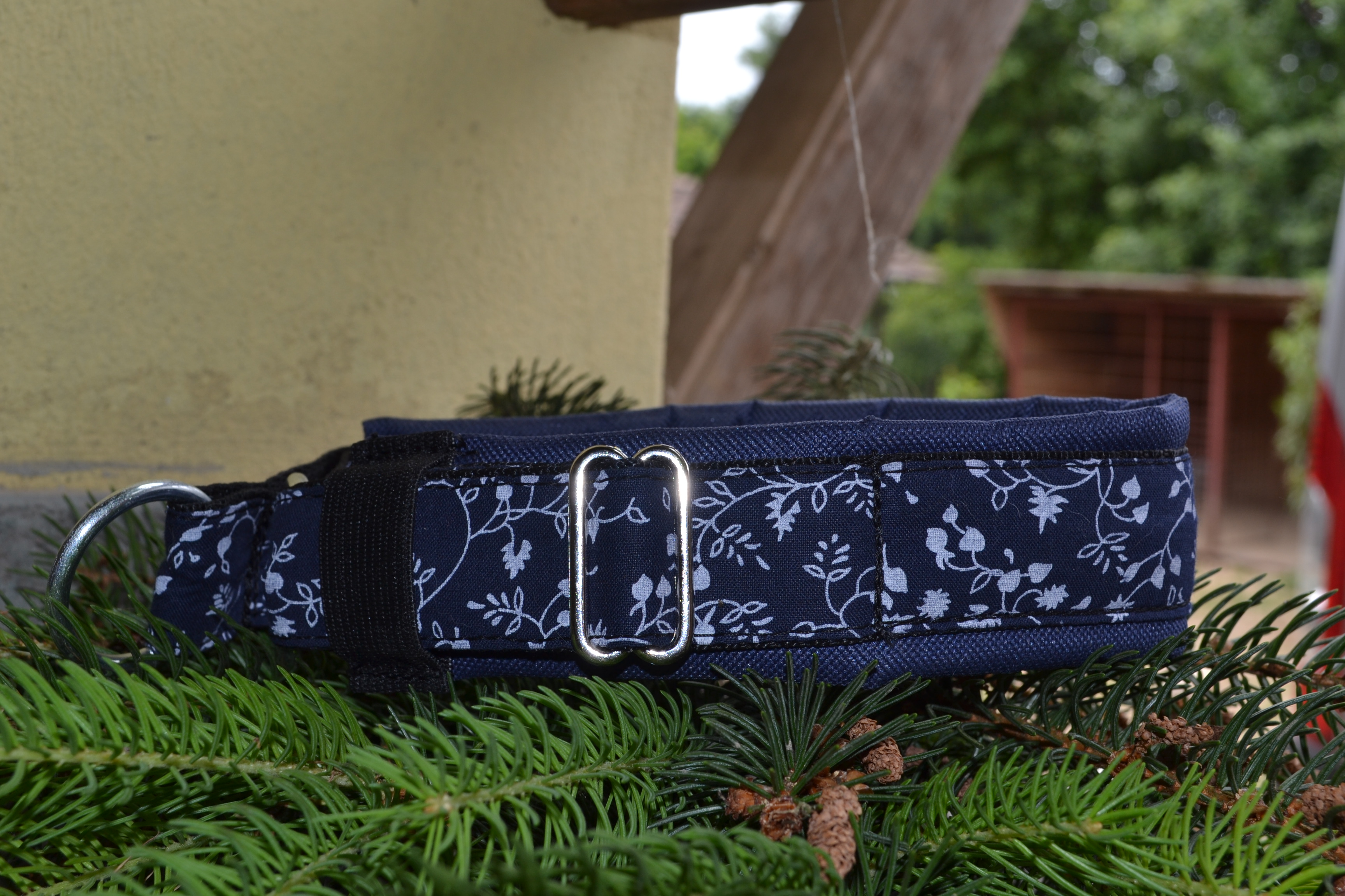 "kékfestő" padded collar 1 (Kékfestő is the traditional Hungarian textile art of blue-dyeing)